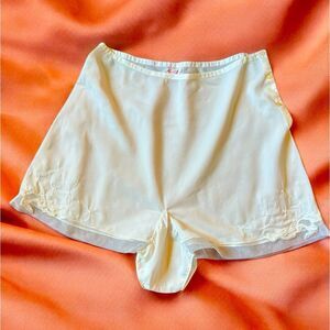 1940s Vintage Nylon Embroidered Tap Short Lingerie Knickers M/L